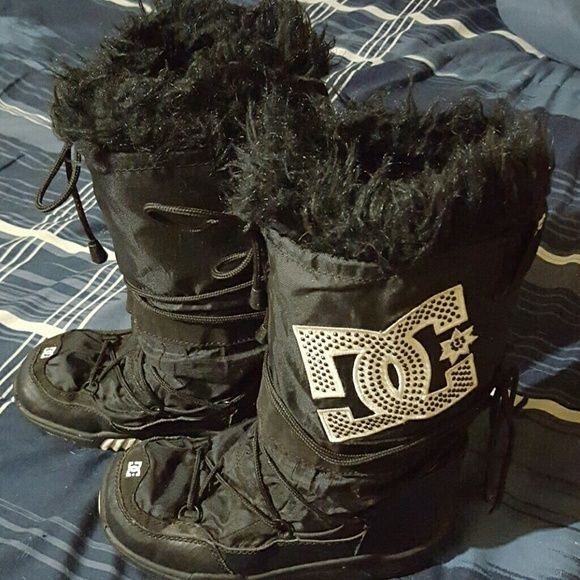 Black nylon winter boots with faux-fur trim and white DC logo on side.